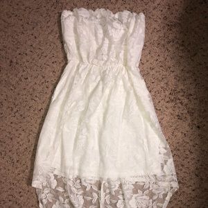 White lace dress with lining